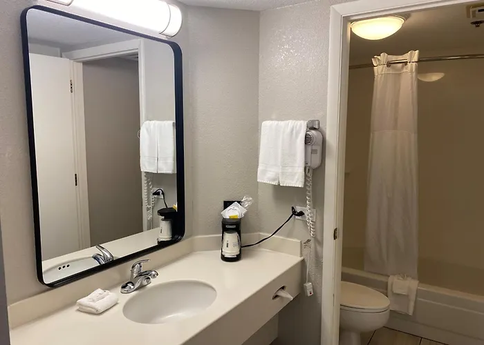 Days & By Wyndham Hotel Arlington Heights