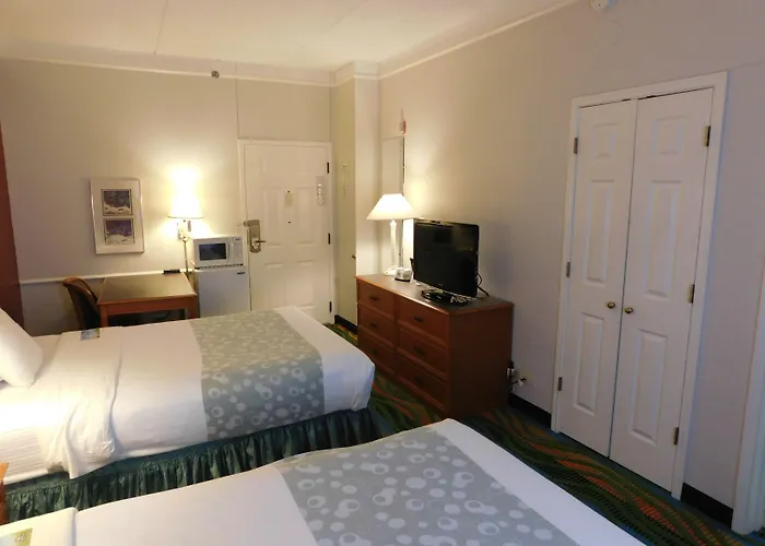 Days & By Wyndham Hotel