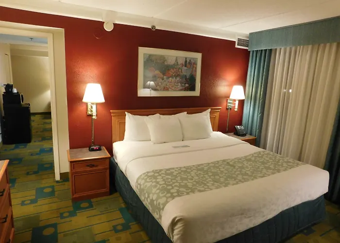 Days & By Wyndham Hotel 2*