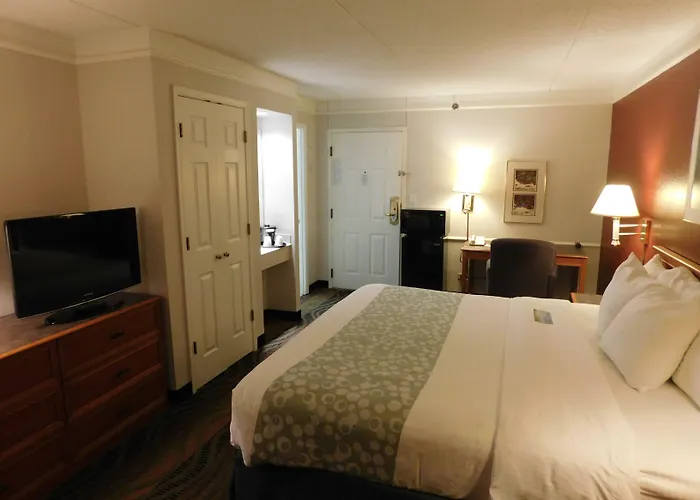 Days & By Wyndham 2* Arlington Heights