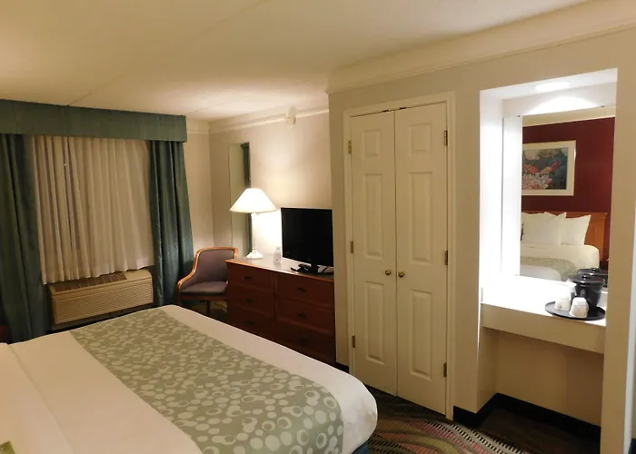 Days & By Wyndham Arlington Heights