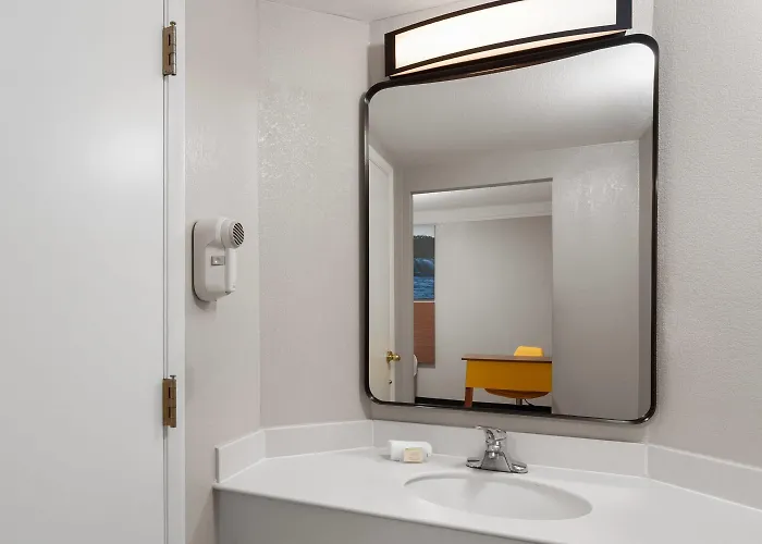 Days & By Wyndham 2* Arlington Heights