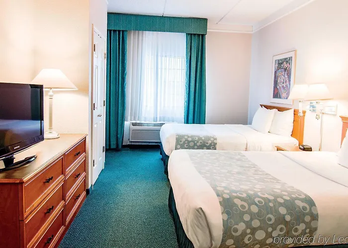Days & By Wyndham Hotel 2*