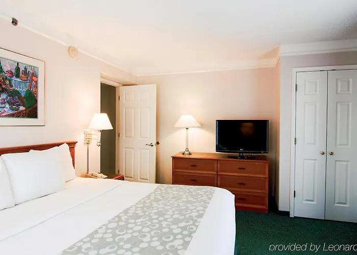 Days & By Wyndham Hotel