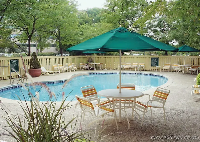 Days & By Wyndham Hotel Arlington Heights